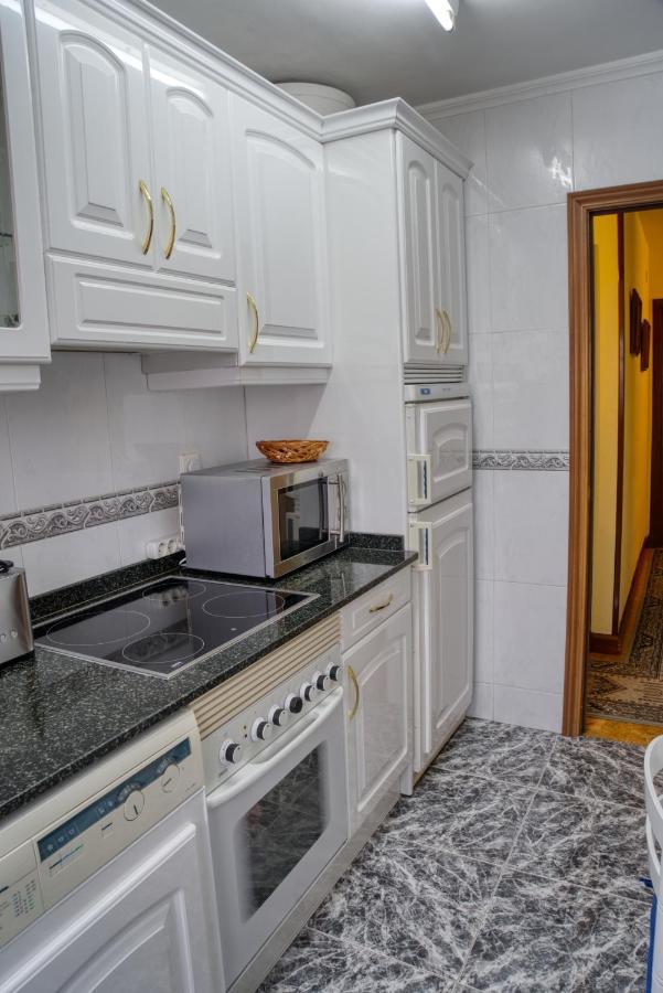 Apartamento Muy Amplio, Con Wifi Y A 12 Minutos Del Centro Gijon Exterior photo